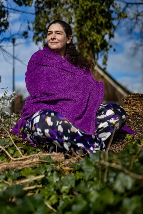 Caroline Kussé traumatherapeut en narcismecoach bij toxische relaties - meditatie energetische koorden verbreken - foto ©Stijn Kuiper